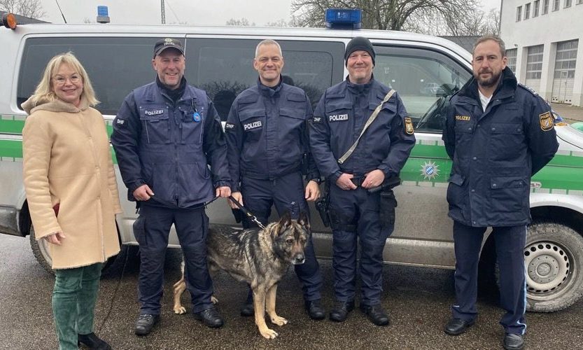 Barbara Regitz: Besuch bei der Diensthundestaffel Mittelfranken Nürnberg – Polizeihunde sind „Helden auf vier Pfoten“
